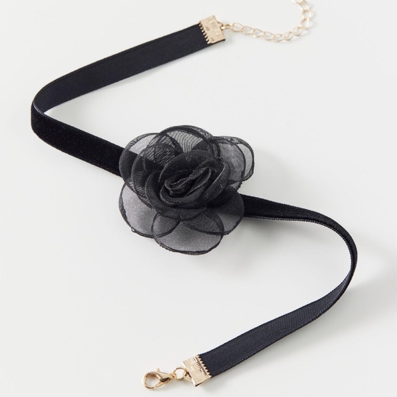 Urban Oufitters Flower Velvet Choker Necklace - Picture 5 of 5
